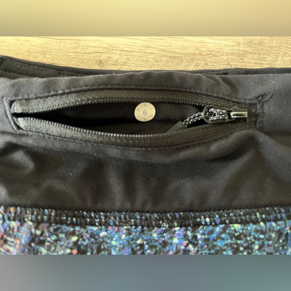 Lululemon Strive Multi Mermaid 2 1/2" Speed Short, low rise RARE size 6 - Picture 2 of 4